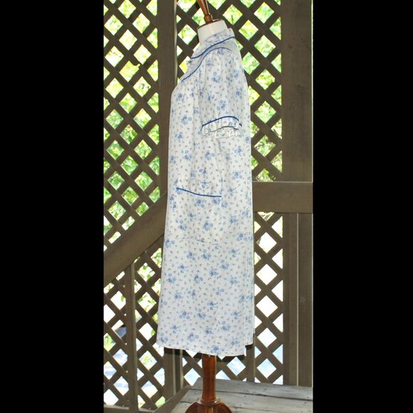 Vintage Sears Robe Size Medium Floral Print Retro Mod Housecoat Snap Front - Picture 2 of 11